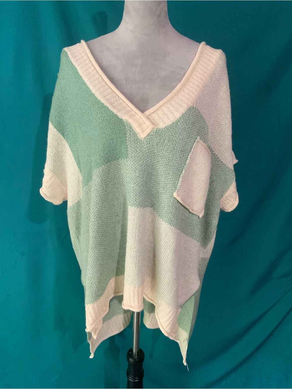 POL Mint and Cream V-Neck Colorblock Knit Sweater Top